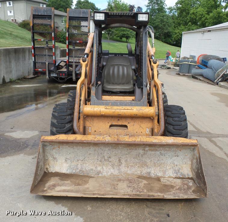 image for item DJ9614 2004 Case 90XT skid steer