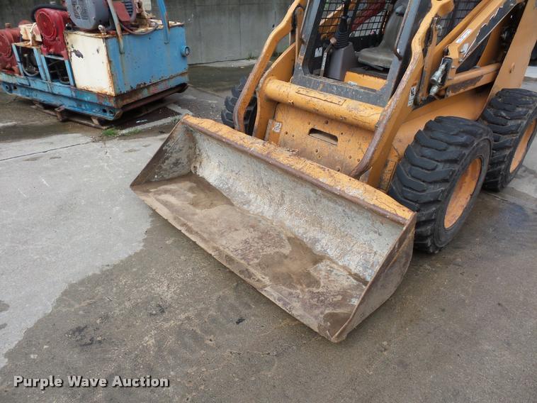 image for item DJ9614 2004 Case 90XT skid steer