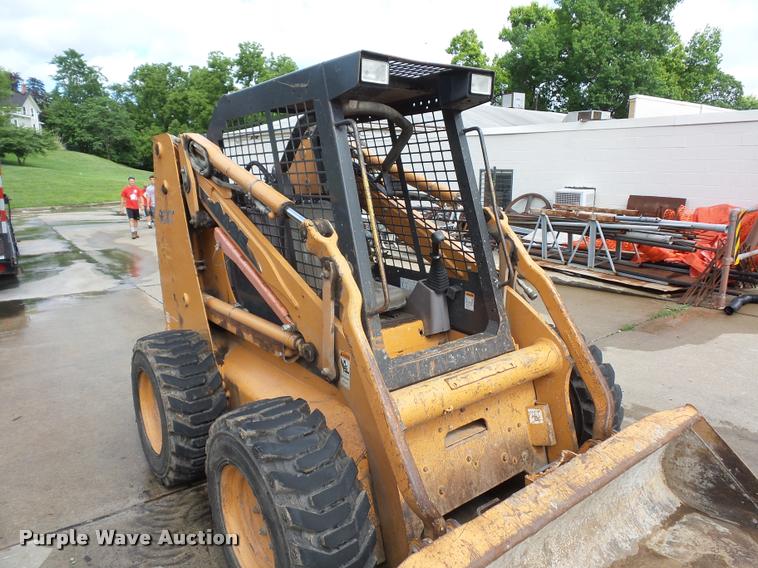 image for item DJ9614 2004 Case 90XT skid steer