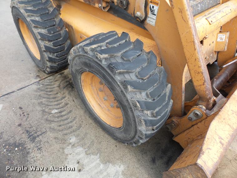 image for item DJ9614 2004 Case 90XT skid steer
