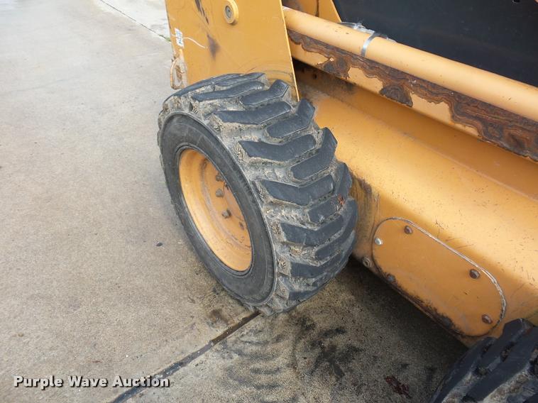 image for item DJ9614 2004 Case 90XT skid steer
