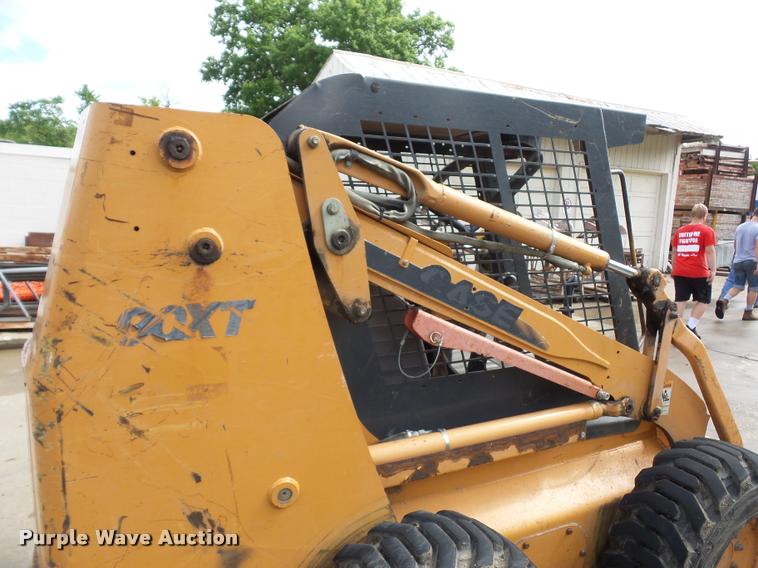 image for item DJ9614 2004 Case 90XT skid steer