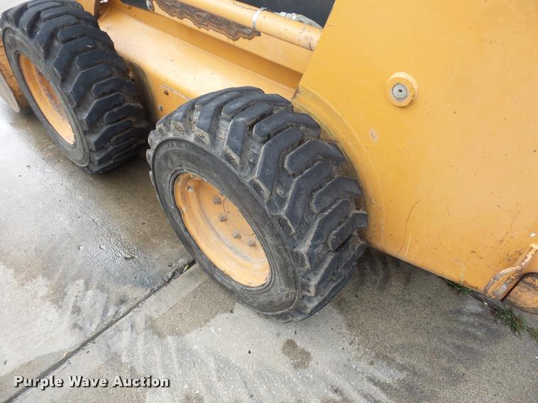 image for item DJ9614 2004 Case 90XT skid steer