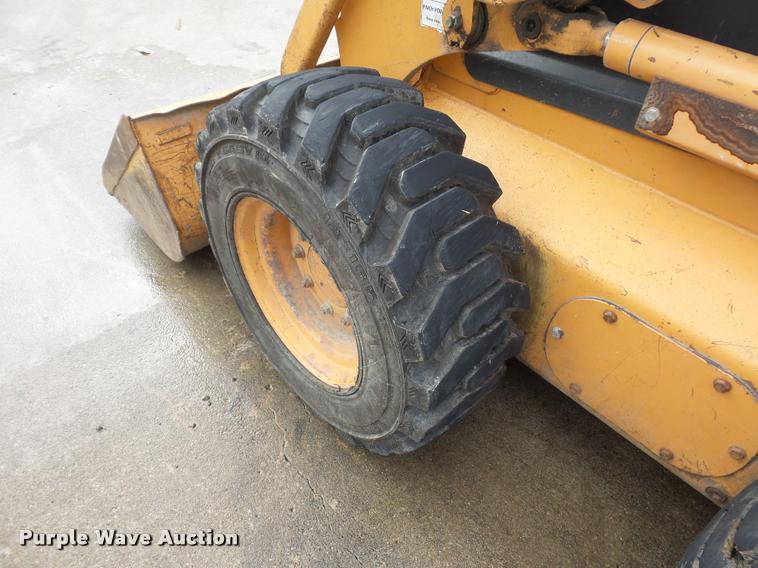image for item DJ9614 2004 Case 90XT skid steer