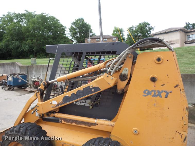 image for item DJ9614 2004 Case 90XT skid steer