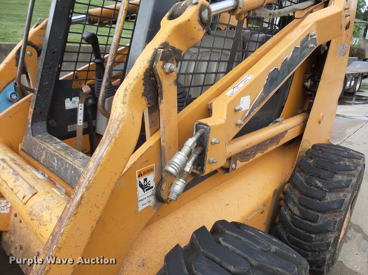 image for item DJ9614 2004 Case 90XT skid steer