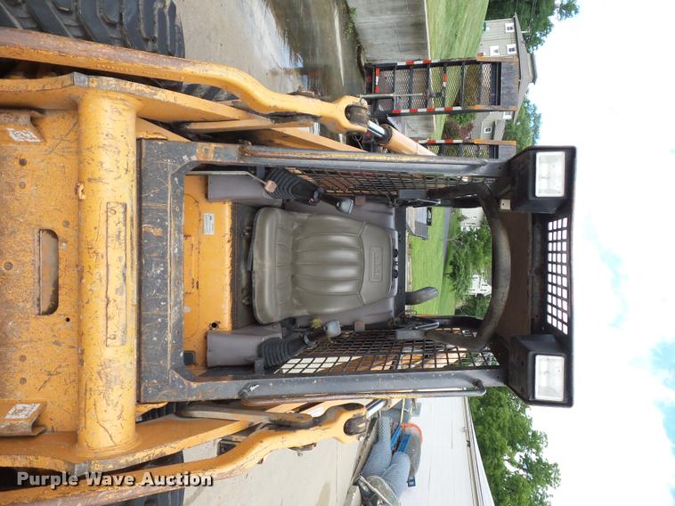 image for item DJ9614 2004 Case 90XT skid steer