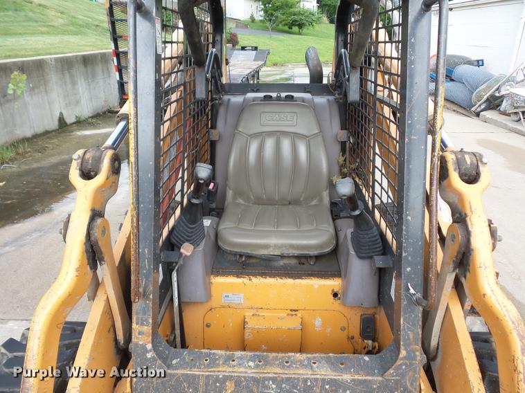 image for item DJ9614 2004 Case 90XT skid steer