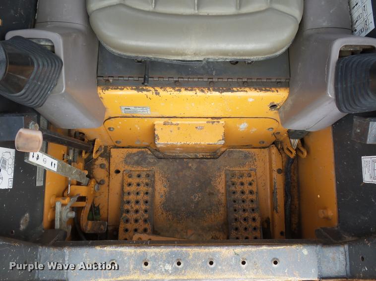 image for item DJ9614 2004 Case 90XT skid steer