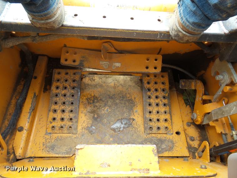image for item DJ9614 2004 Case 90XT skid steer