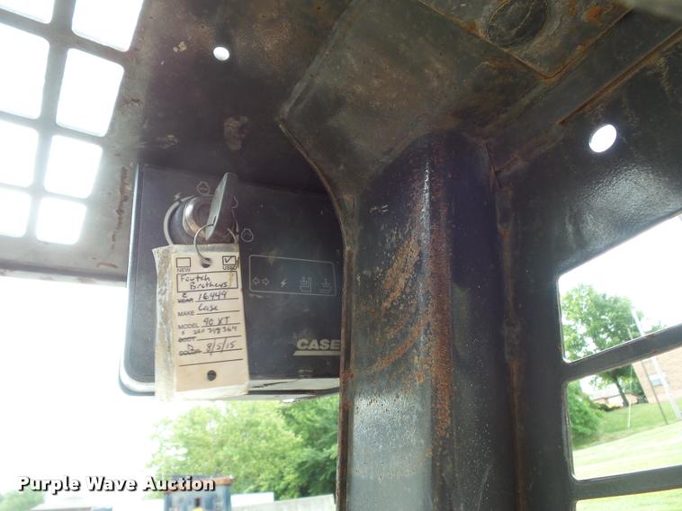 image for item DJ9614 2004 Case 90XT skid steer