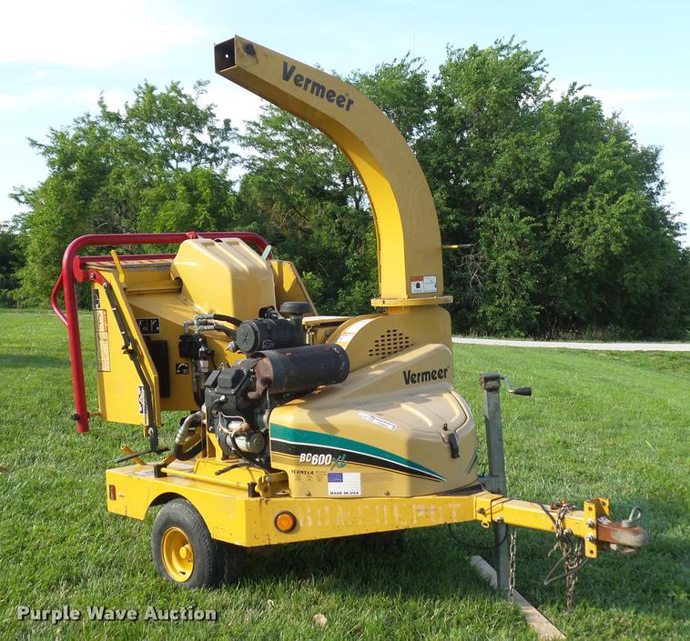 image for item DJ9622 Vermeer BC600XL chipper