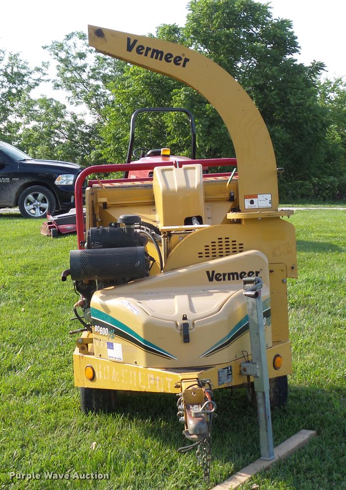 image for item DJ9622 Vermeer BC600XL chipper