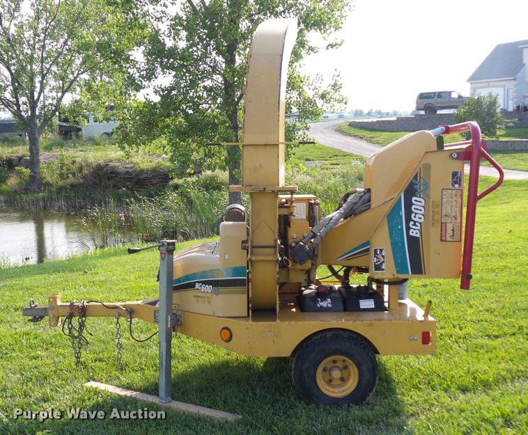 image for item DJ9622 Vermeer BC600XL chipper