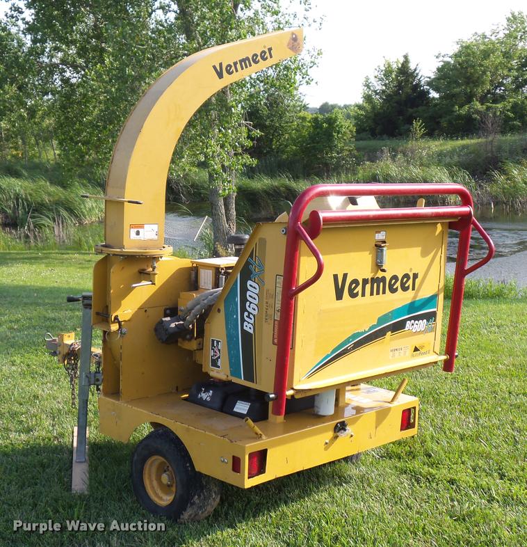 image for item DJ9622 Vermeer BC600XL chipper