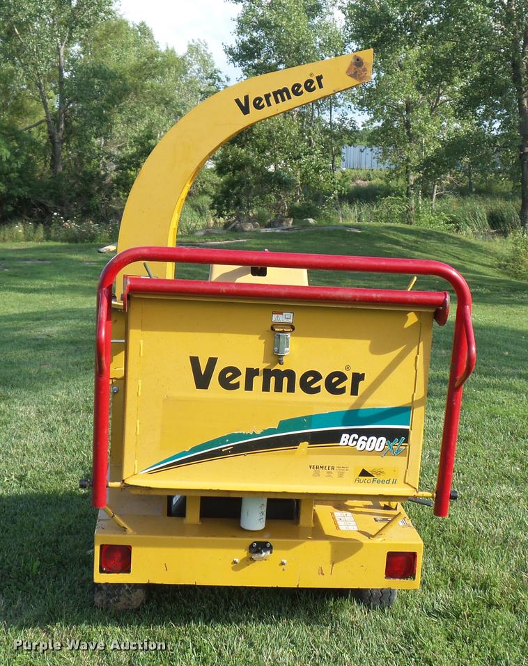 image for item DJ9622 Vermeer BC600XL chipper