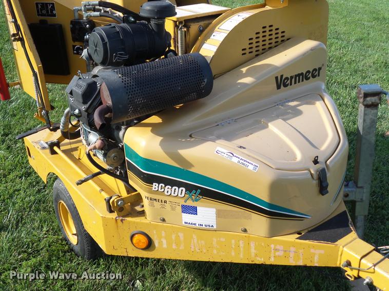image for item DJ9622 Vermeer BC600XL chipper