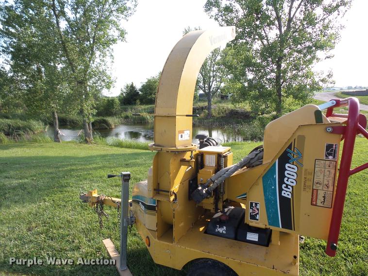 image for item DJ9622 Vermeer BC600XL chipper