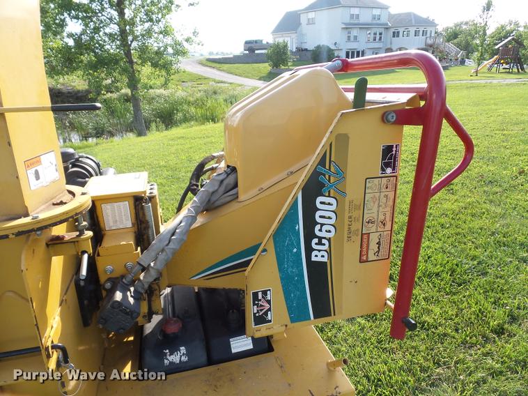 image for item DJ9622 Vermeer BC600XL chipper