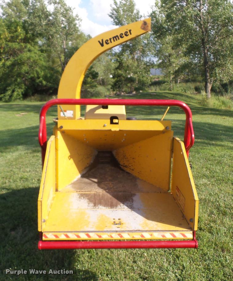 image for item DJ9622 Vermeer BC600XL chipper