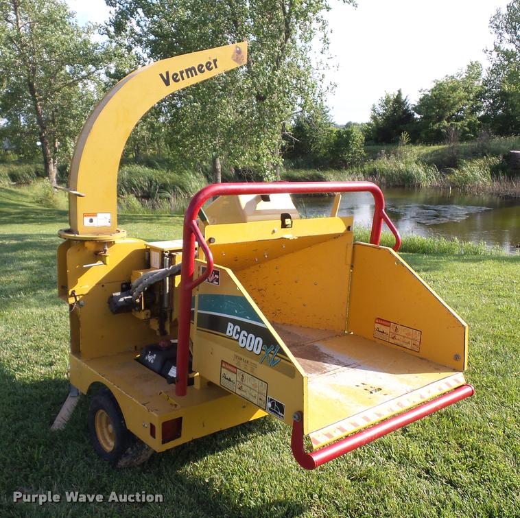 image for item DJ9622 Vermeer BC600XL chipper