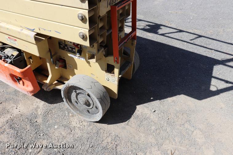 image for item DK9575 2006 JLG 2630ES scissor lift