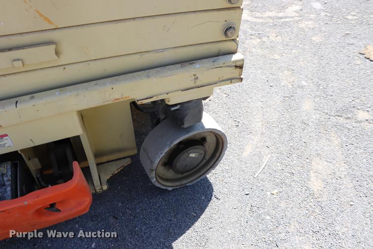 image for item DK9575 2006 JLG 2630ES scissor lift