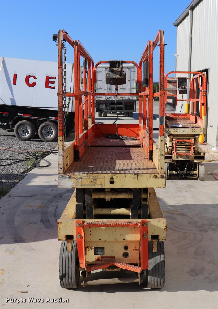 image for item DK9581 JLG 2033E scissor lift