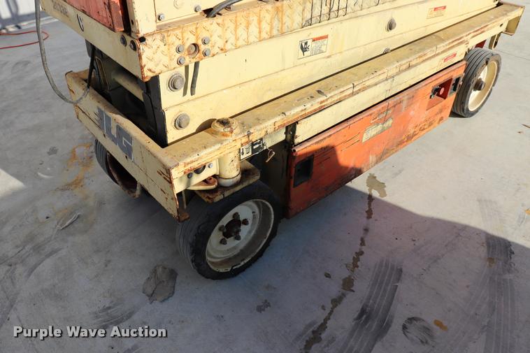 image for item DK9581 JLG 2033E scissor lift