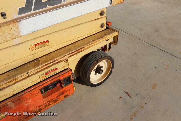 image for item DK9581 JLG 2033E scissor lift