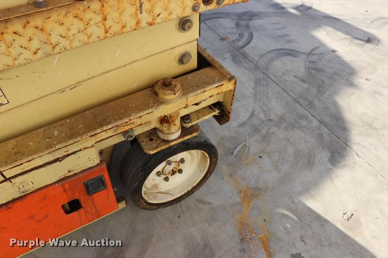 image for item DK9581 JLG 2033E scissor lift