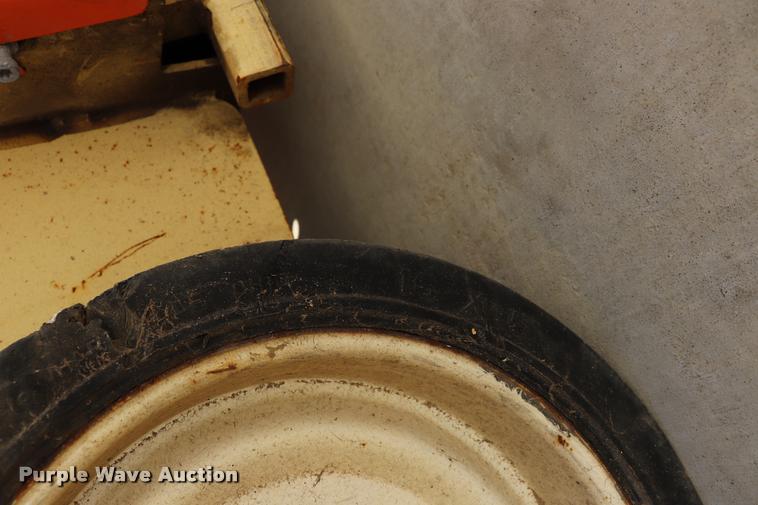 image for item DK9581 JLG 2033E scissor lift