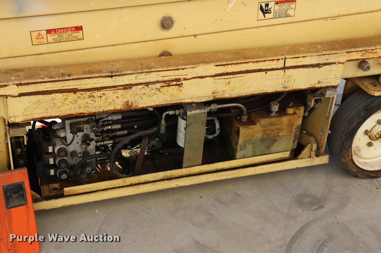 image for item DK9581 JLG 2033E scissor lift