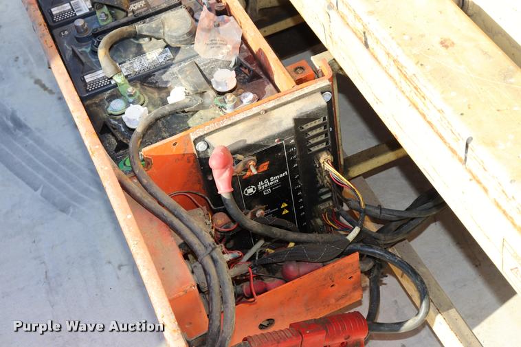 image for item DK9581 JLG 2033E scissor lift