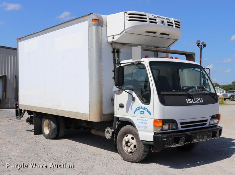image for item DK9582 2005 Isuzu NPR refrigerated truck