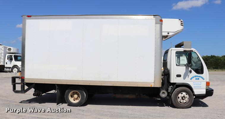 image for item DK9582 2005 Isuzu NPR refrigerated truck