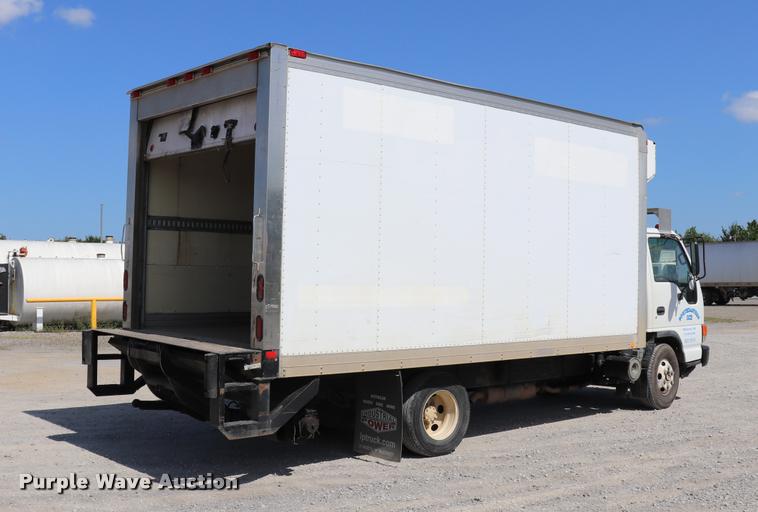 image for item DK9582 2005 Isuzu NPR refrigerated truck
