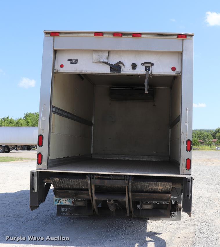 image for item DK9582 2005 Isuzu NPR refrigerated truck