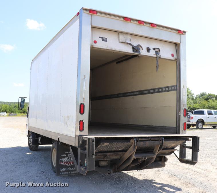 image for item DK9582 2005 Isuzu NPR refrigerated truck