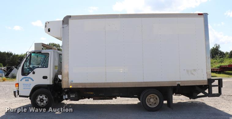 image for item DK9582 2005 Isuzu NPR refrigerated truck