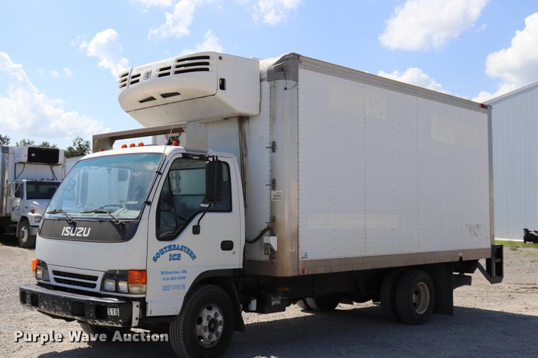 image for item DK9582 2005 Isuzu NPR refrigerated truck
