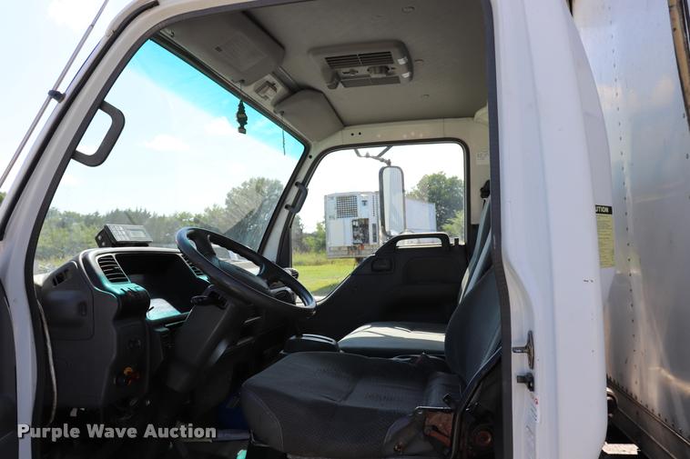 image for item DK9582 2005 Isuzu NPR refrigerated truck