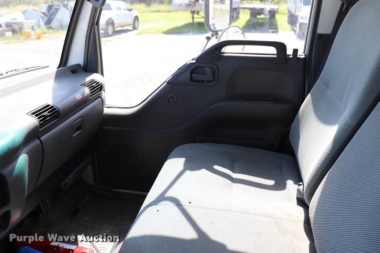 image for item DK9582 2005 Isuzu NPR refrigerated truck