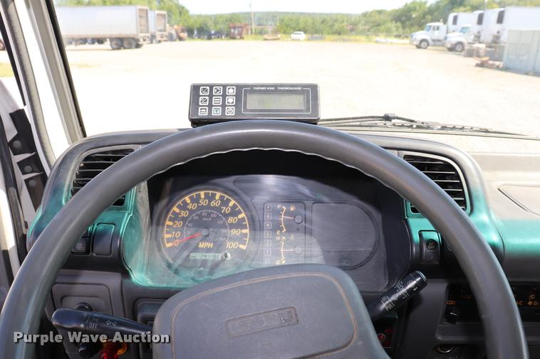 image for item DK9582 2005 Isuzu NPR refrigerated truck