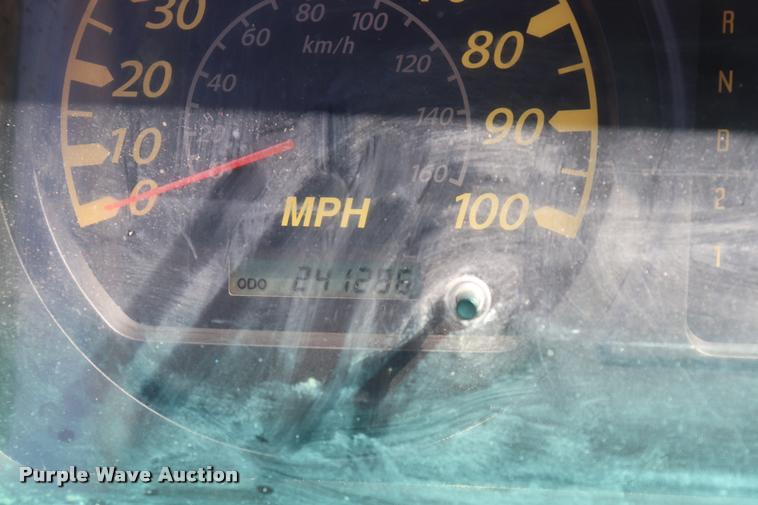 image for item DK9582 2005 Isuzu NPR refrigerated truck