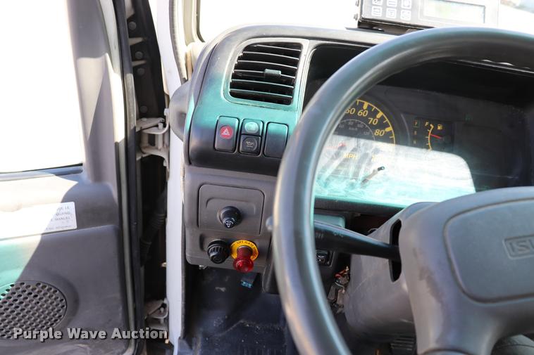 image for item DK9582 2005 Isuzu NPR refrigerated truck