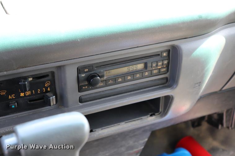 image for item DK9582 2005 Isuzu NPR refrigerated truck