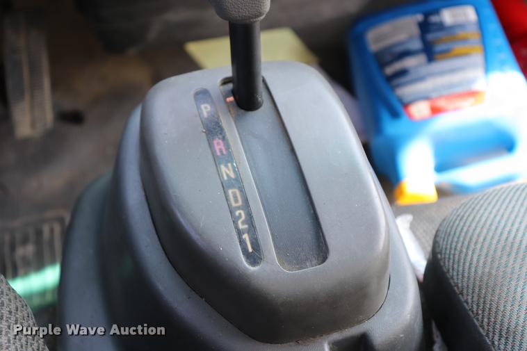 image for item DK9582 2005 Isuzu NPR refrigerated truck