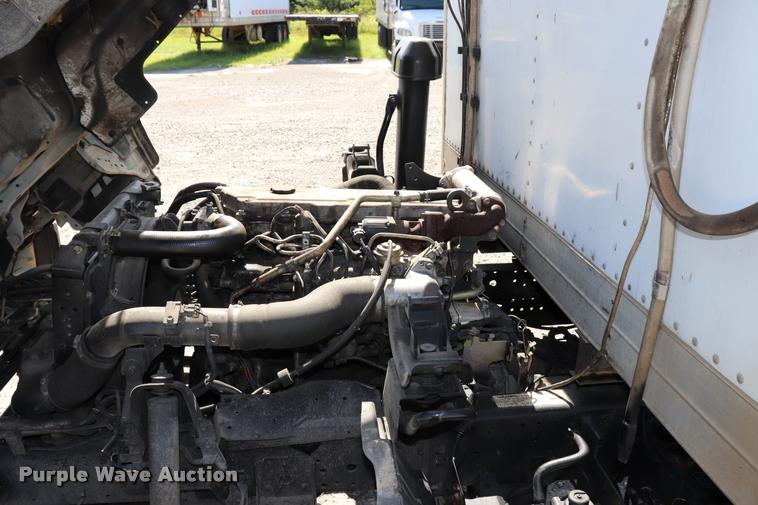 image for item DK9582 2005 Isuzu NPR refrigerated truck