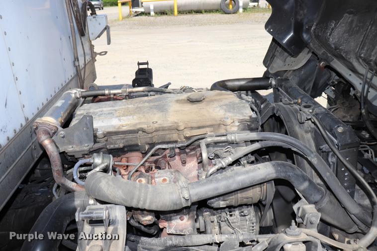 image for item DK9582 2005 Isuzu NPR refrigerated truck